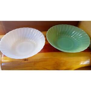 Collectable Anchor Hocking FIRE KING  8.5" Bowls. 2, Mint green and milk glass.